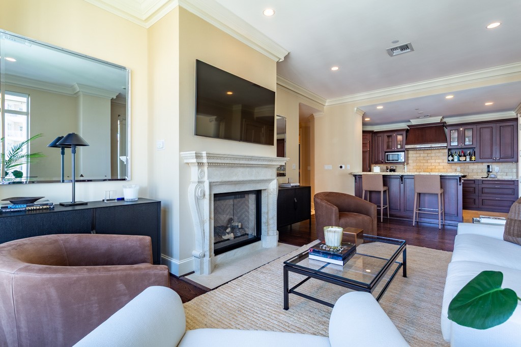 2525 N PEARL Street 1406