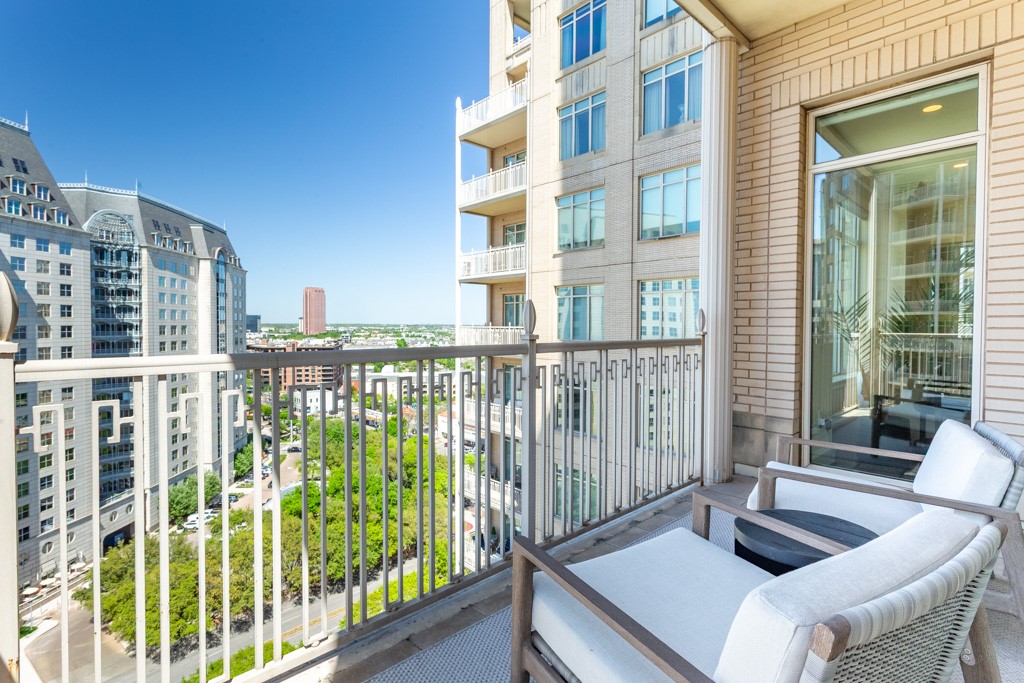 2525 N PEARL Street 1406
