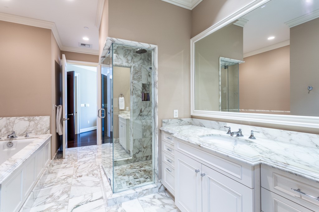 2525 N PEARL Street 1406