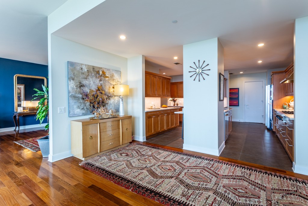 5656 N CENTRAL Expressway 605
