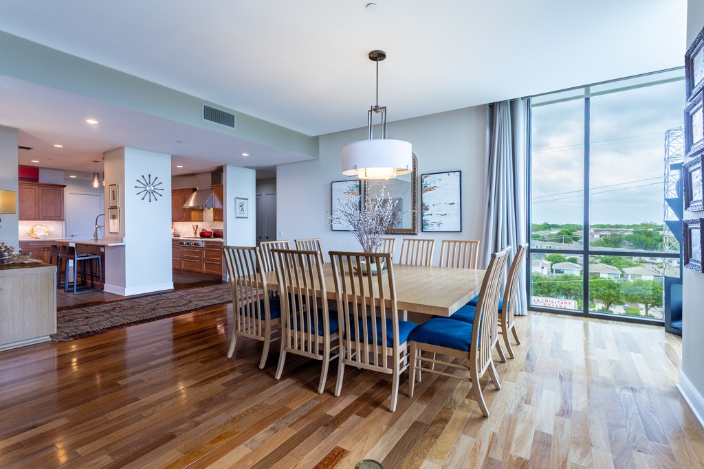 5656 N CENTRAL Expressway 605