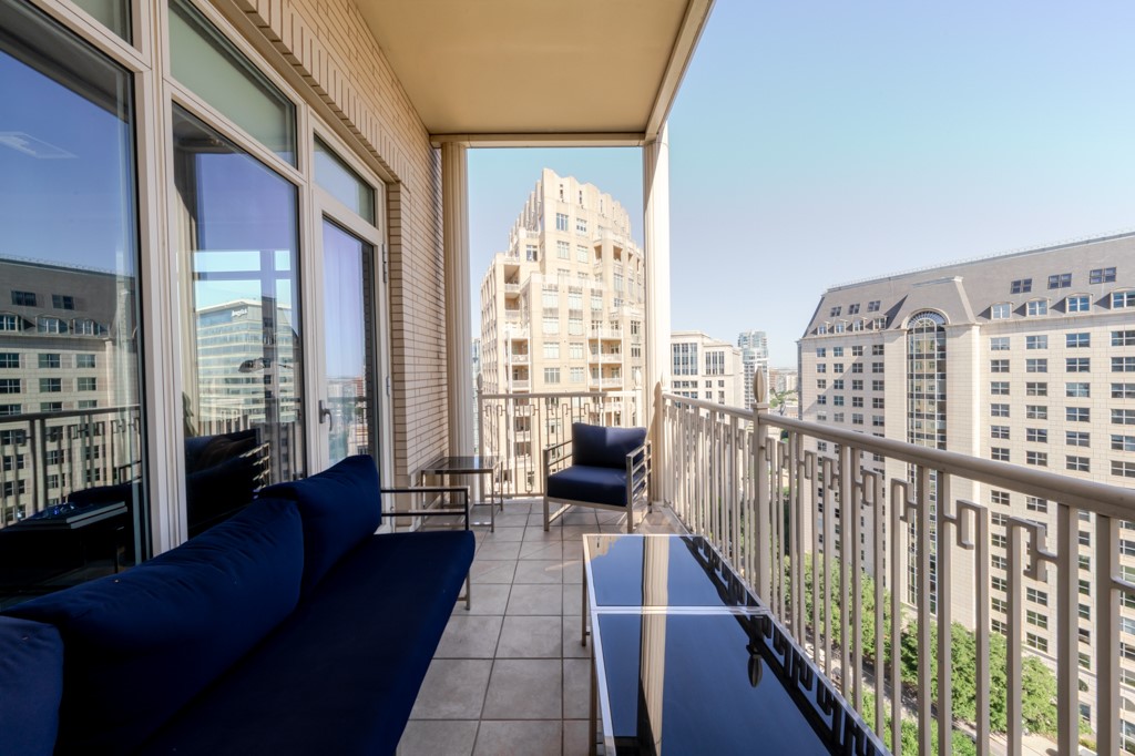 2525 N Pearl Street 1704