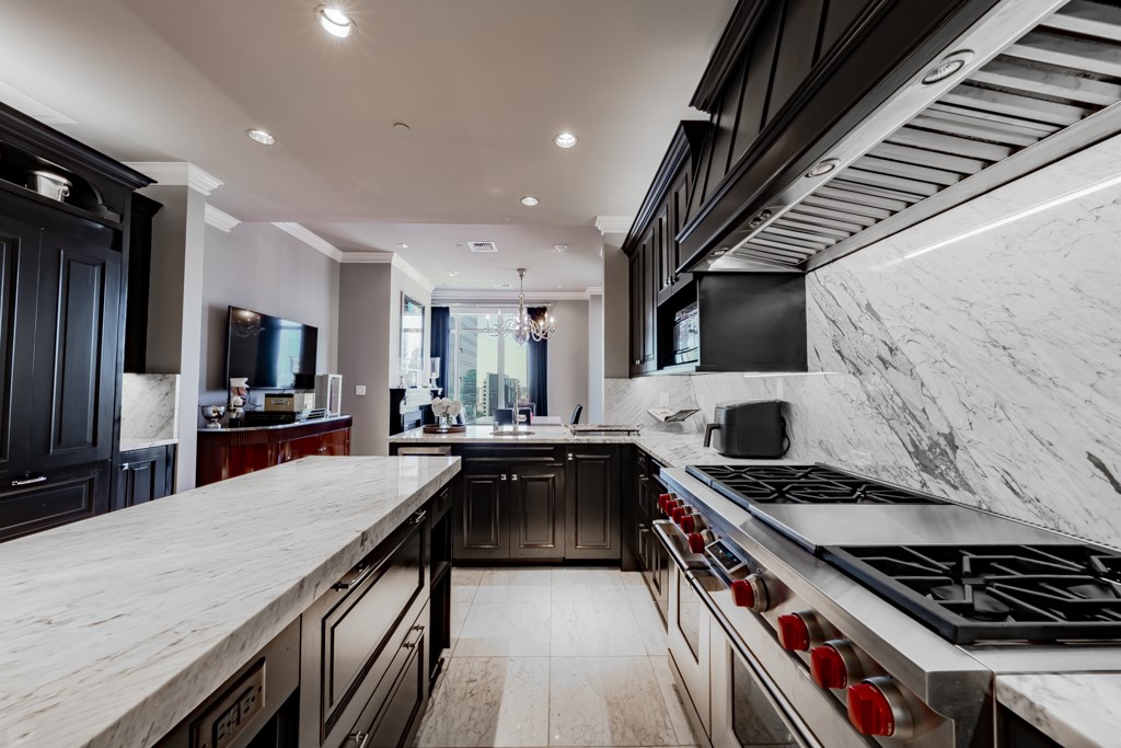 2525 N Pearl Street 1704