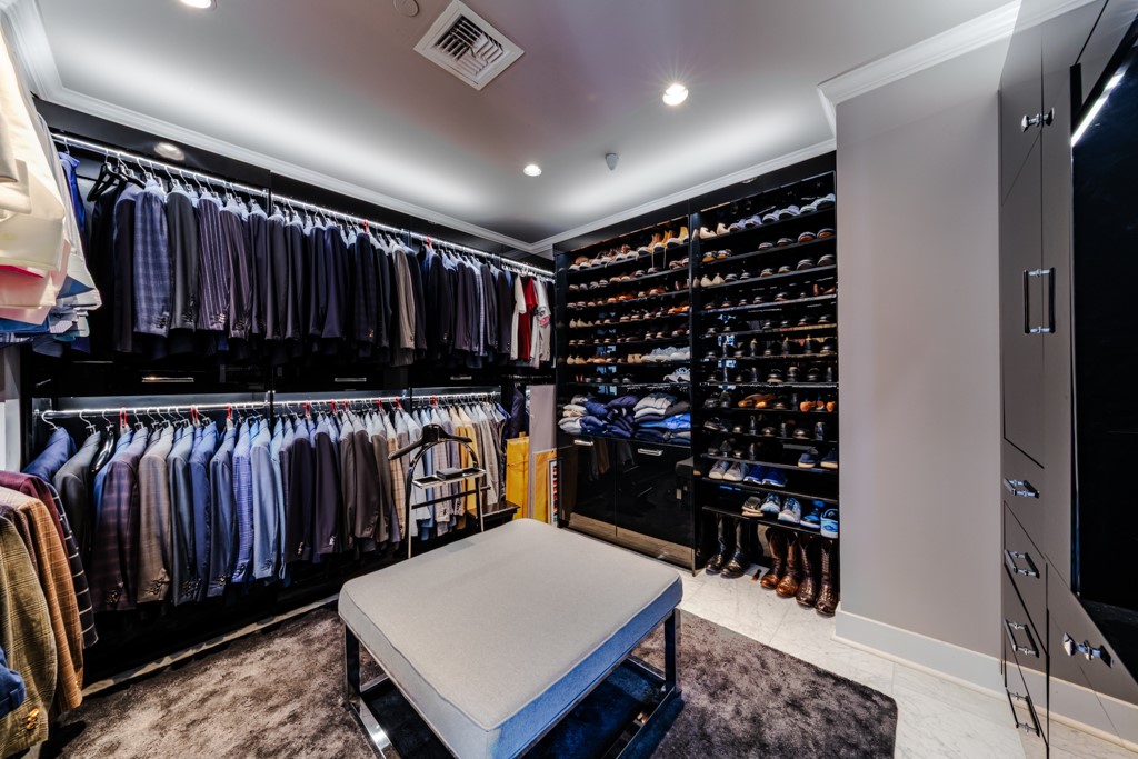 2525 N Pearl Street 1704