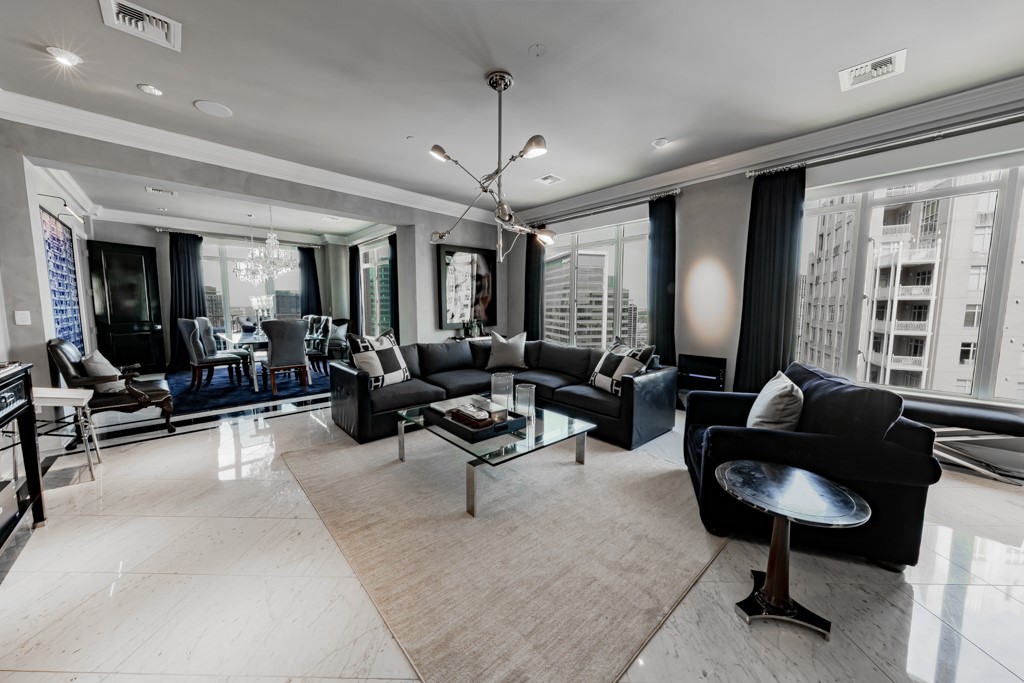 2525 N Pearl Street 1704