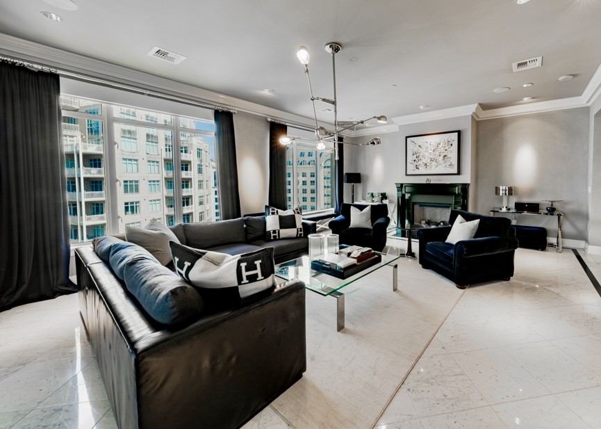 2525 N Pearl Street 1704