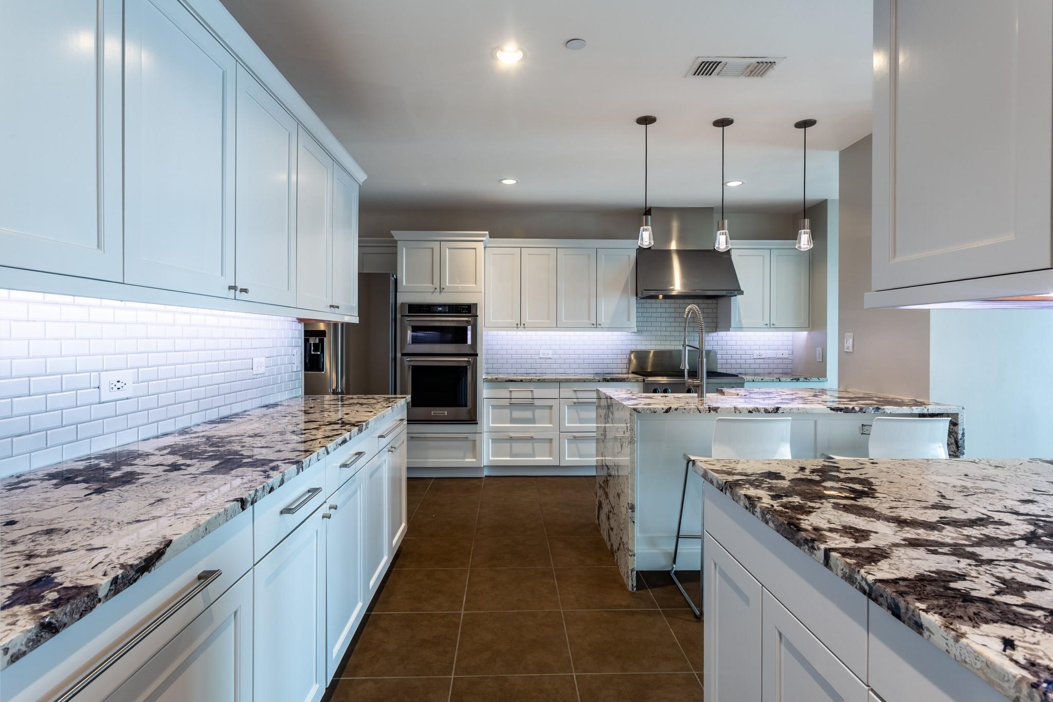 5656 N Central Expressway 805