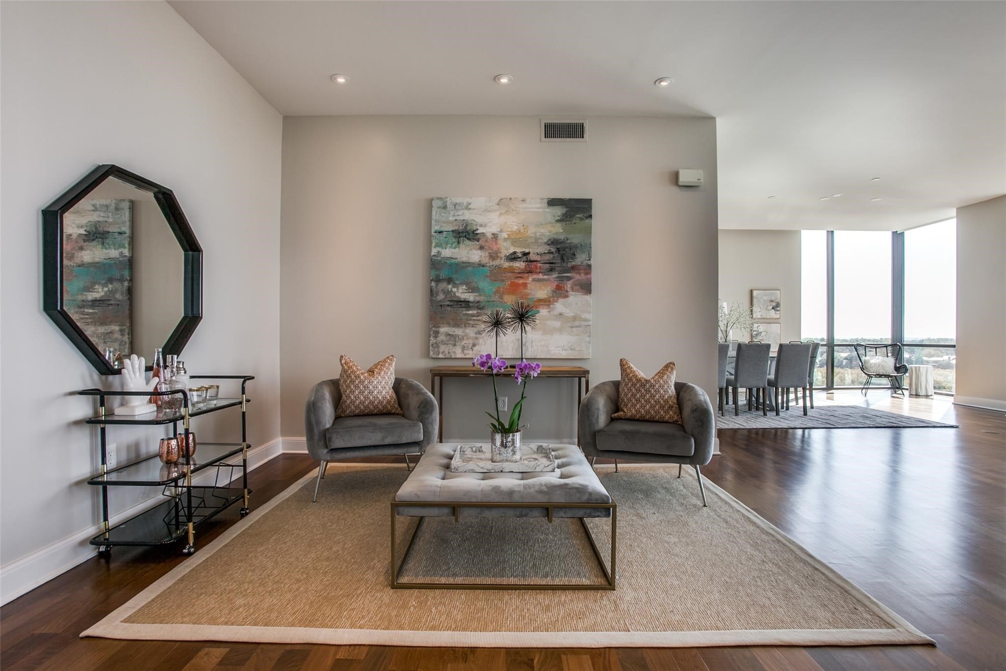 5656 N Central Expressway 805