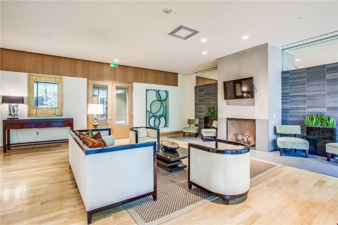 5656 N Central Expressway 805
