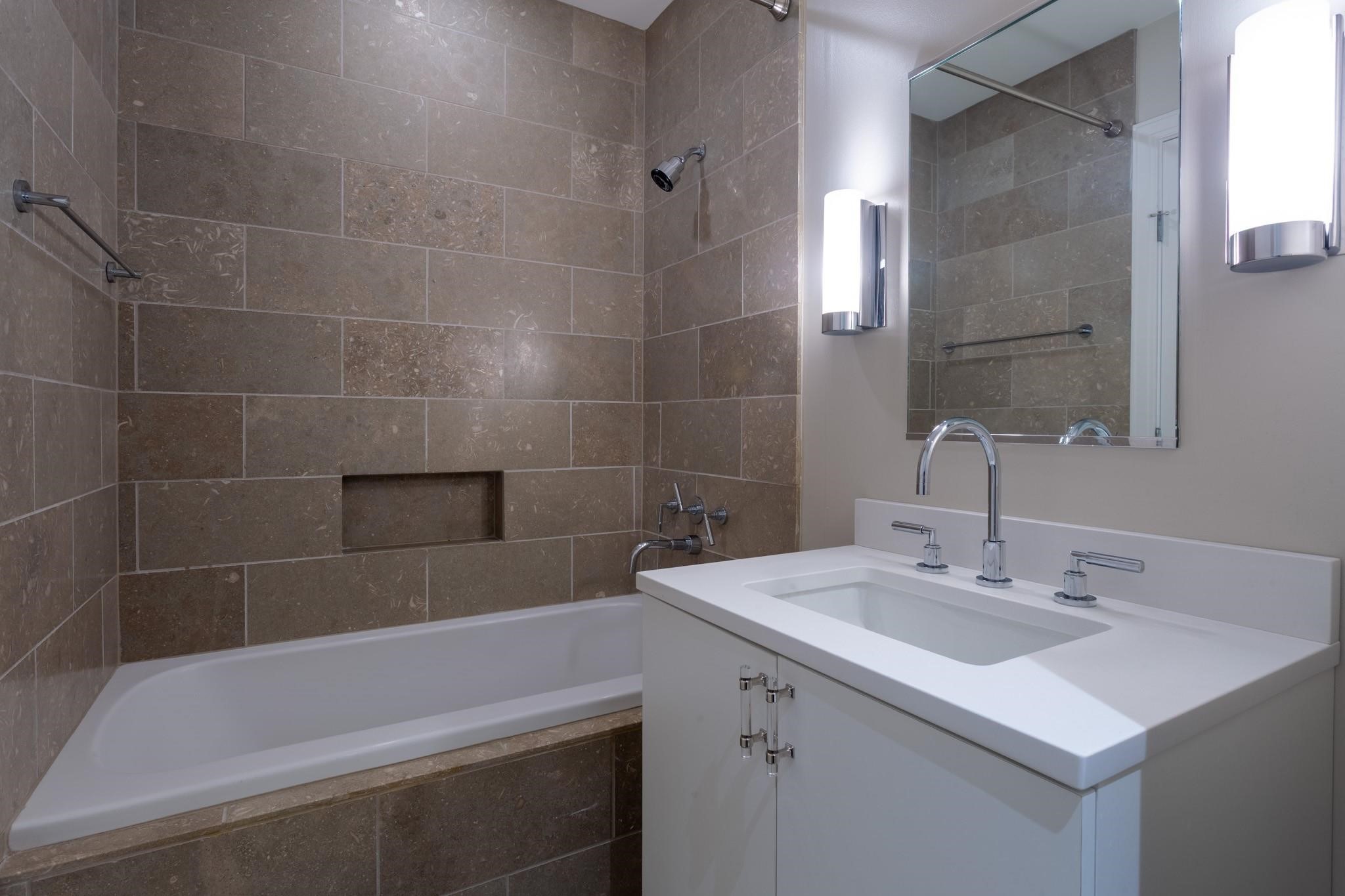5656 N Central Expressway 805