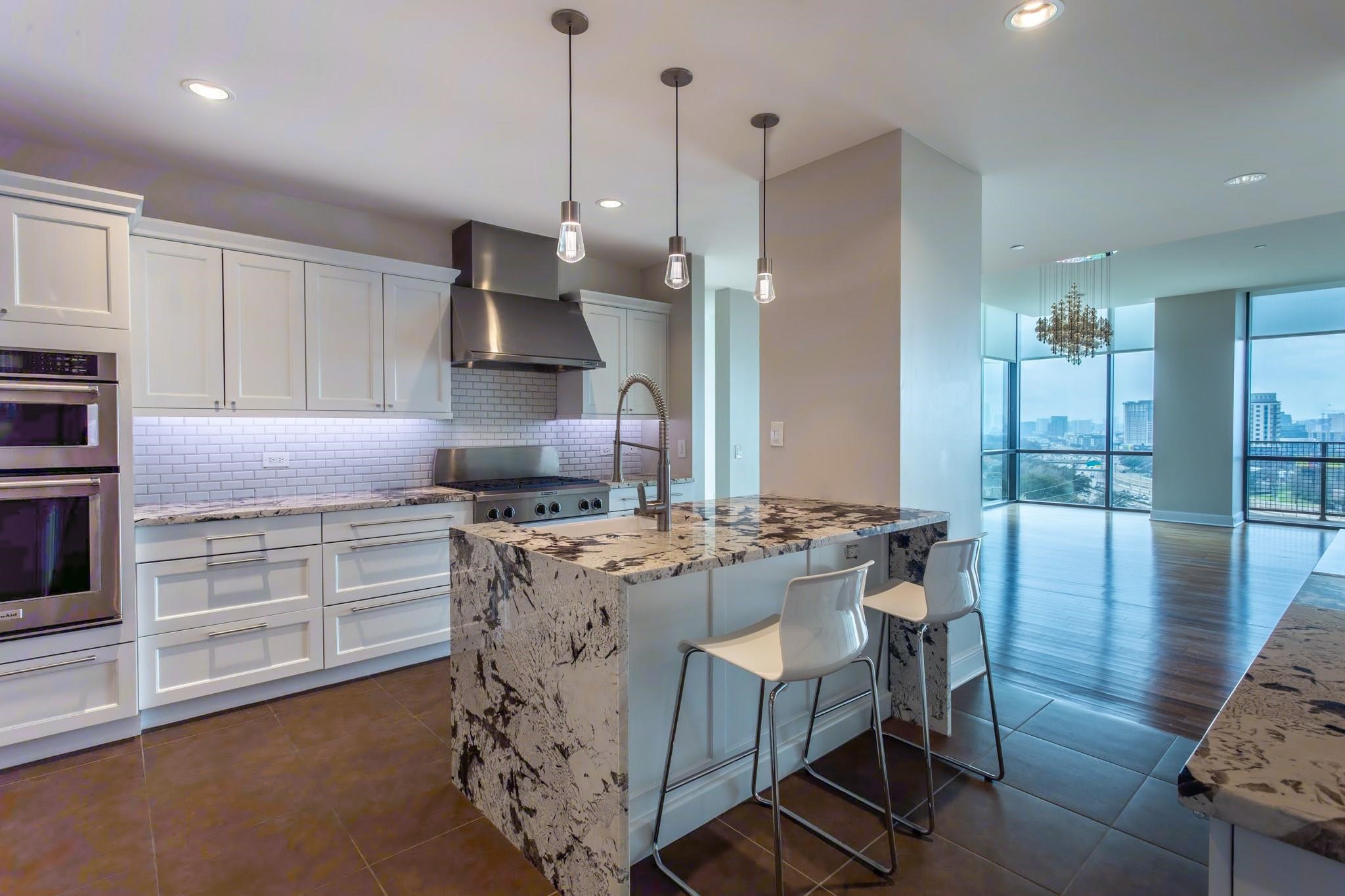 5656 N Central Expressway 805