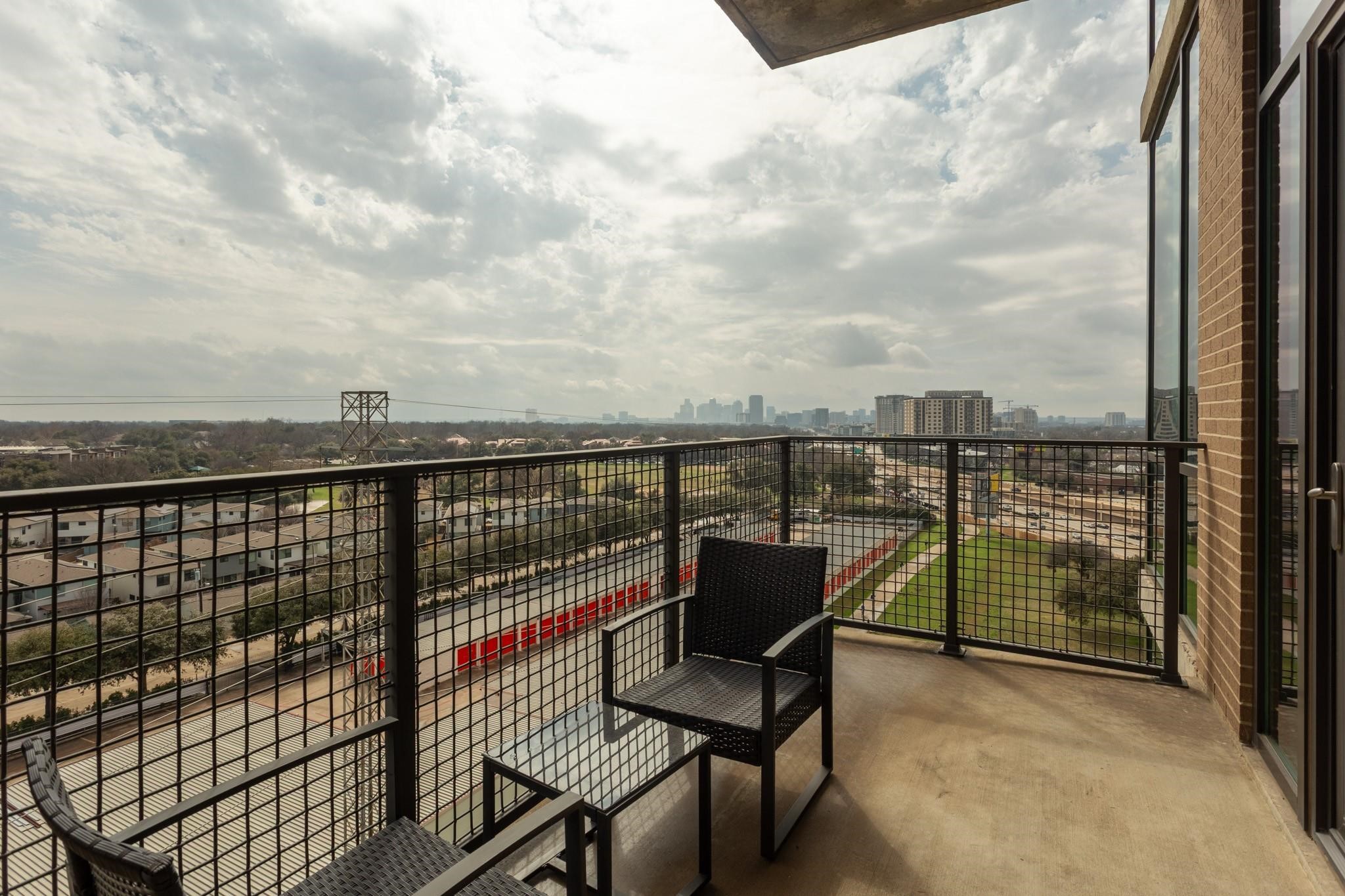 5656 N Central Expressway 805