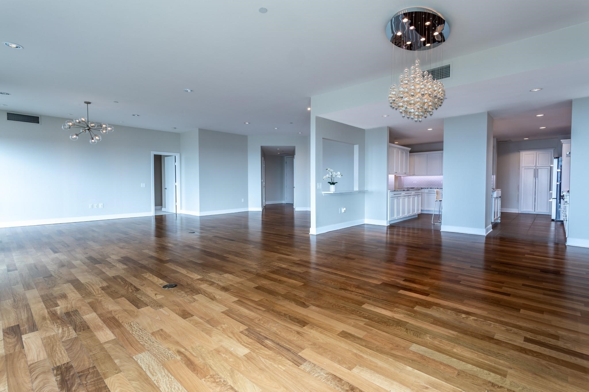 5656 N Central Expressway 805