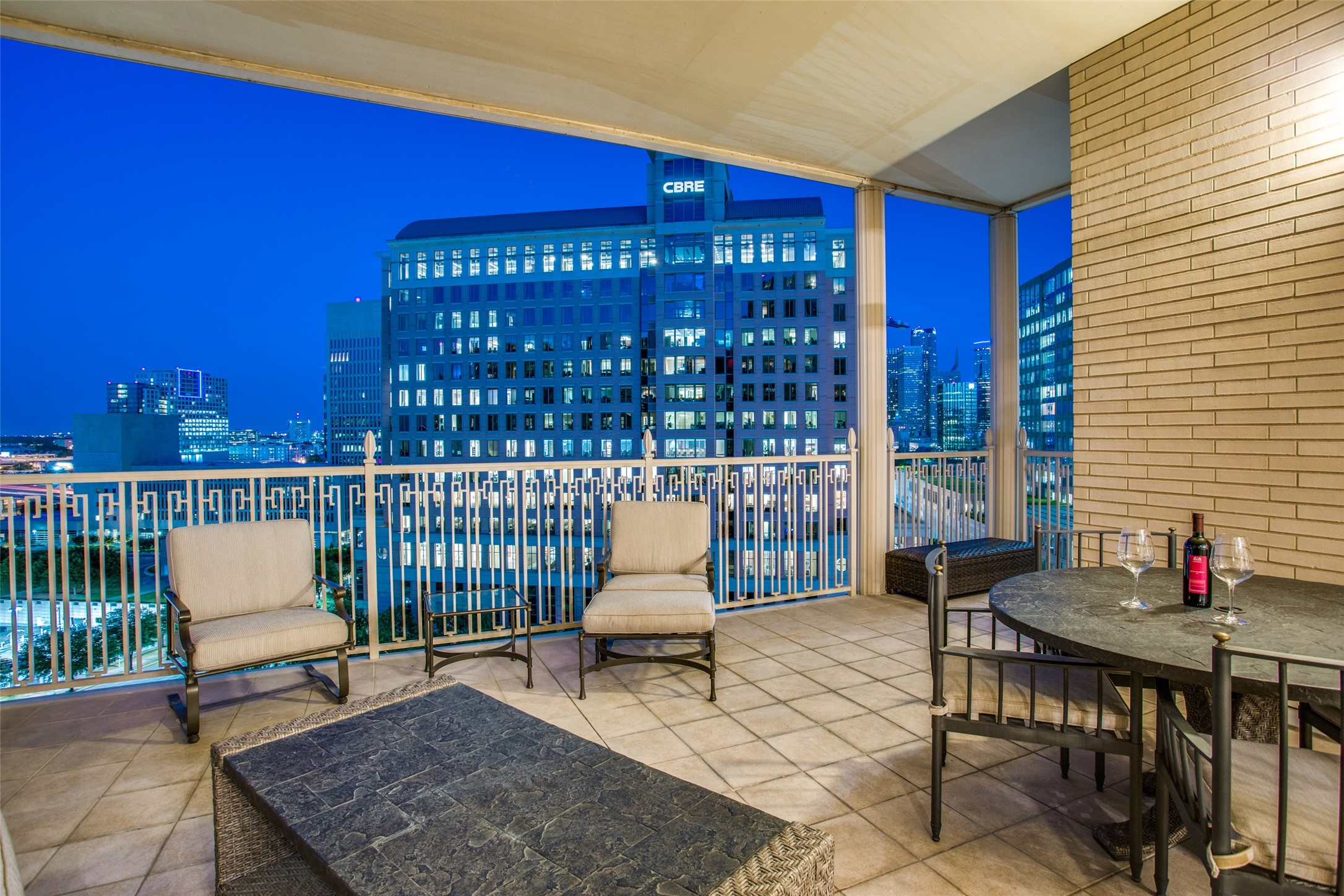 2525 N PEARL Street 1002