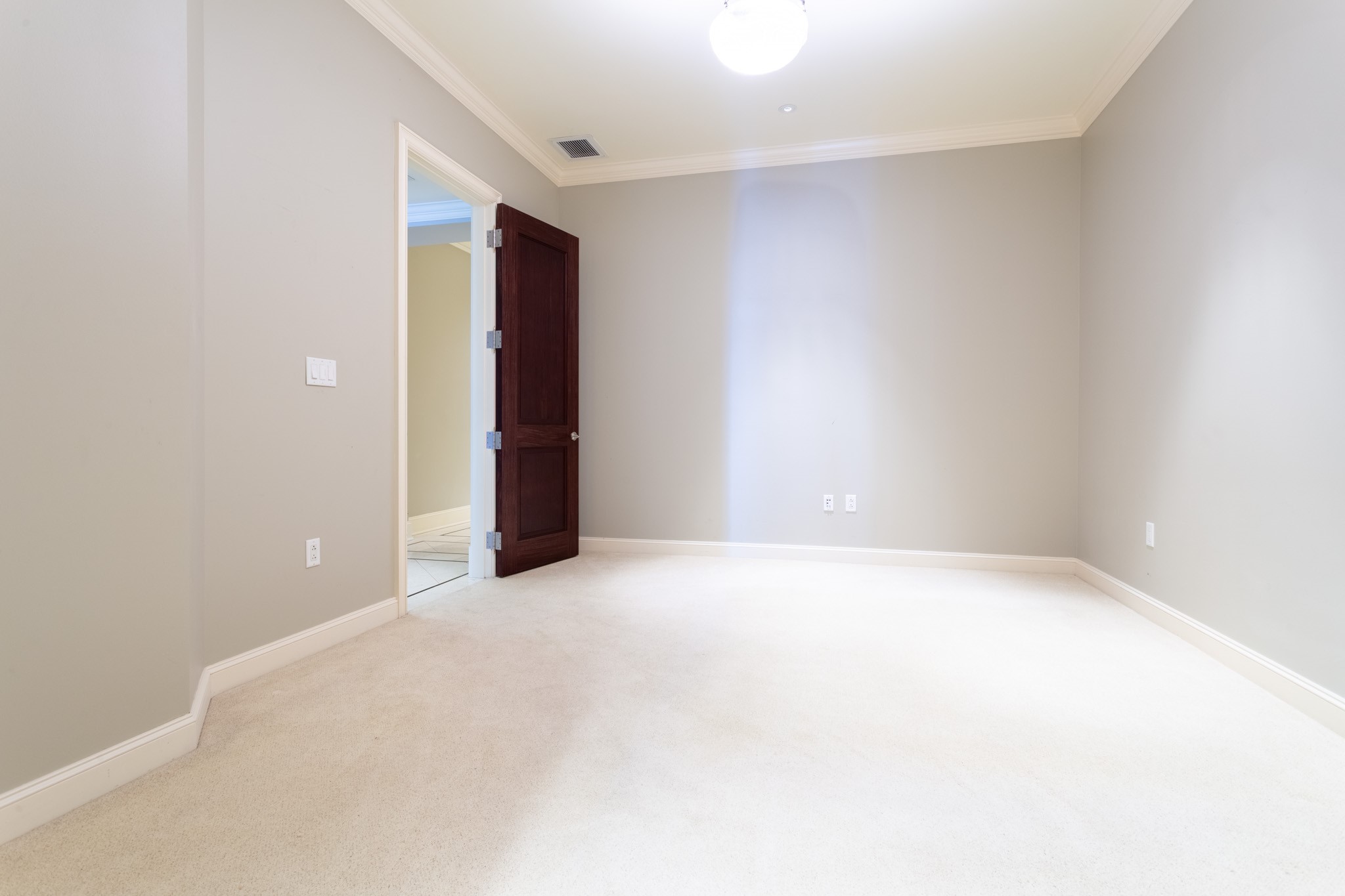 2525 N PEARL Street 1002