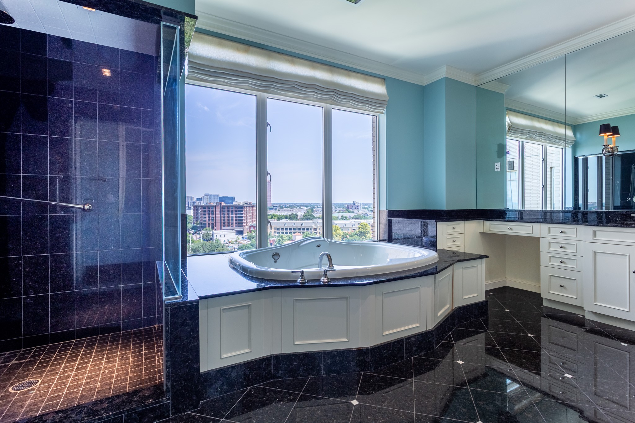 2525 N PEARL Street 1002