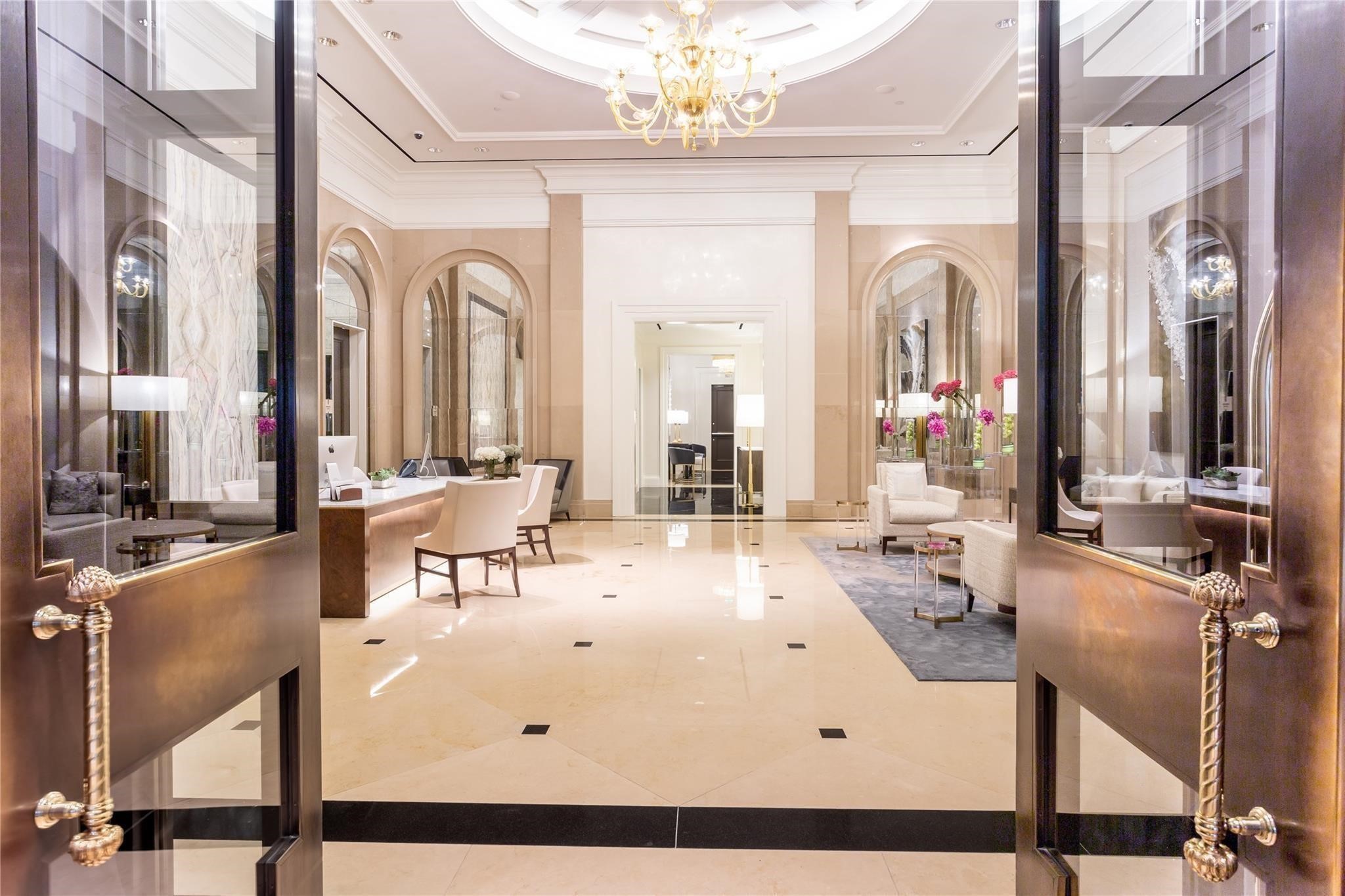 2525 N PEARL Street 1002