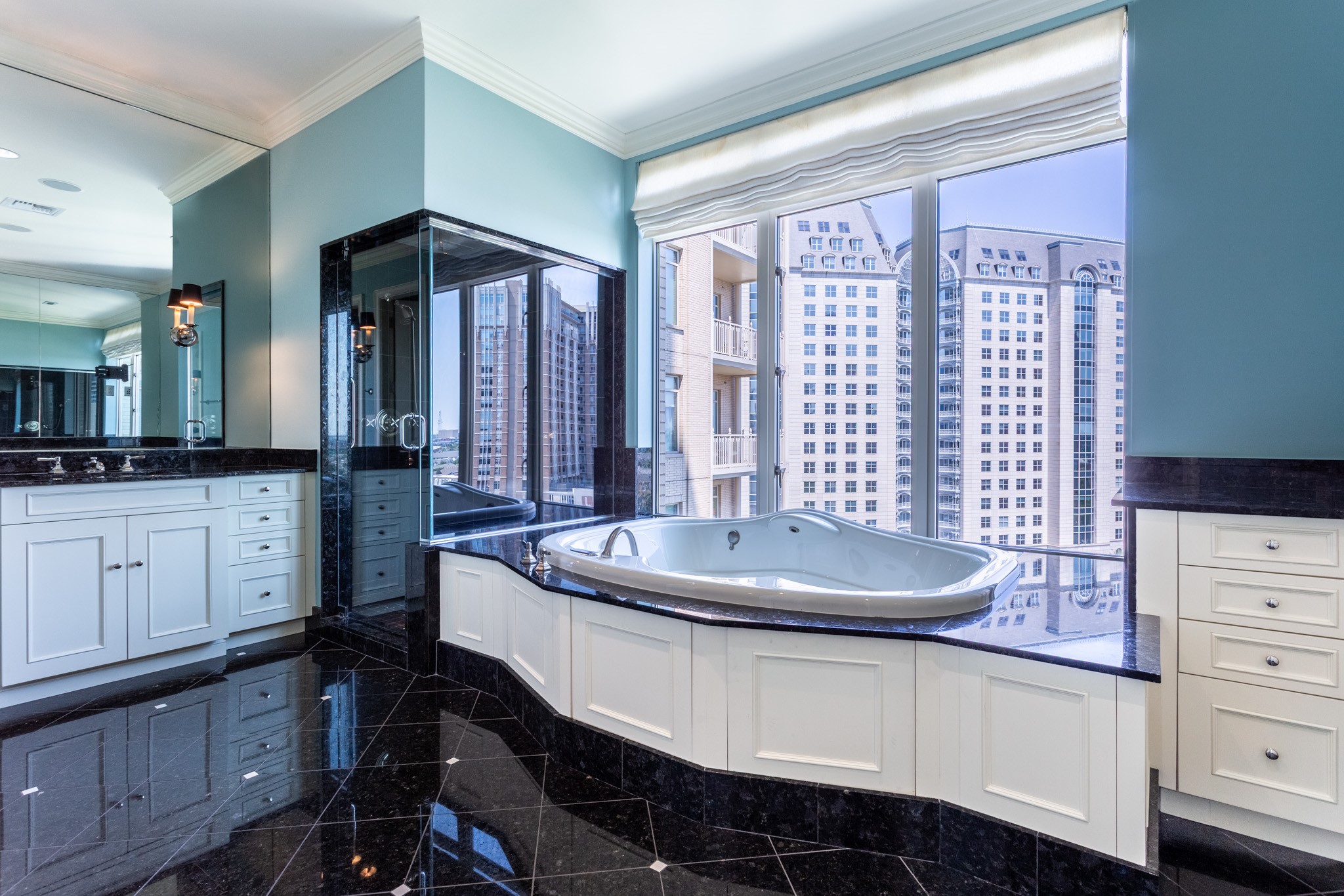 2525 N PEARL Street 1002