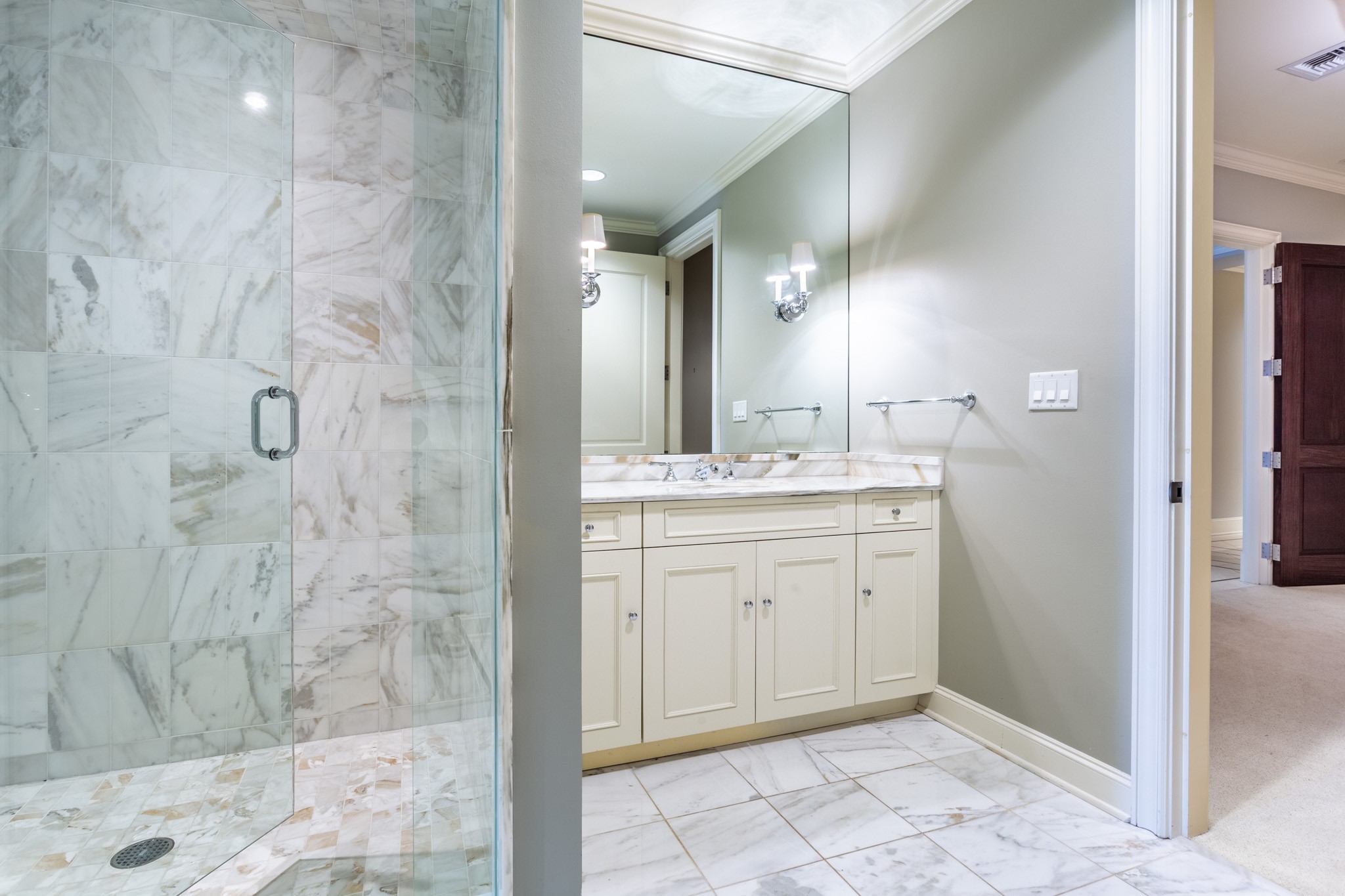 2525 N PEARL Street 1002