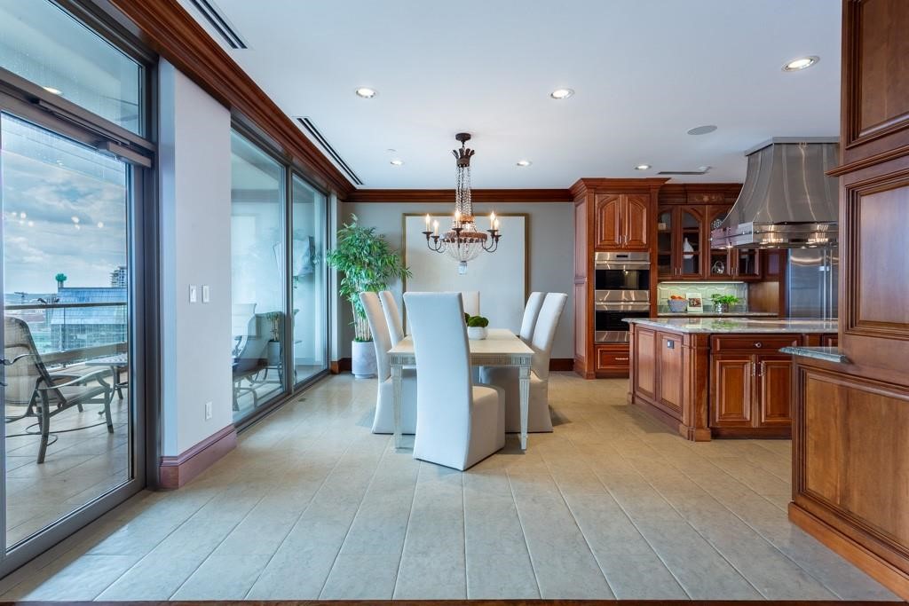 2300 WOLF Street 19A