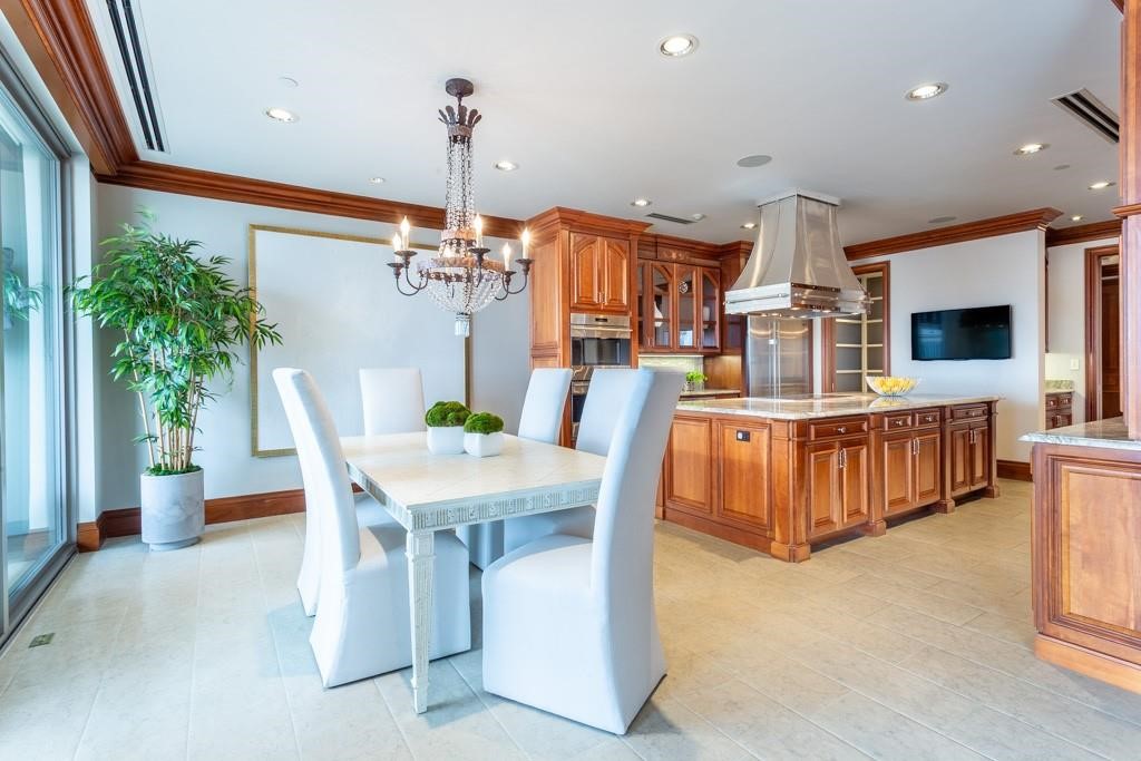 2300 WOLF Street 19A