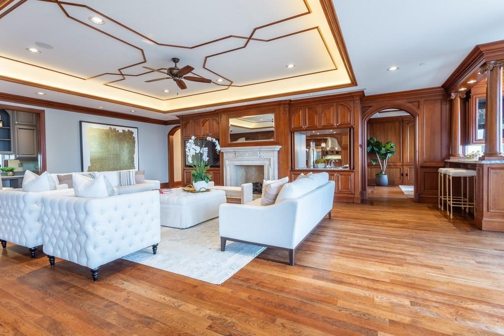 2300 WOLF Street 19A