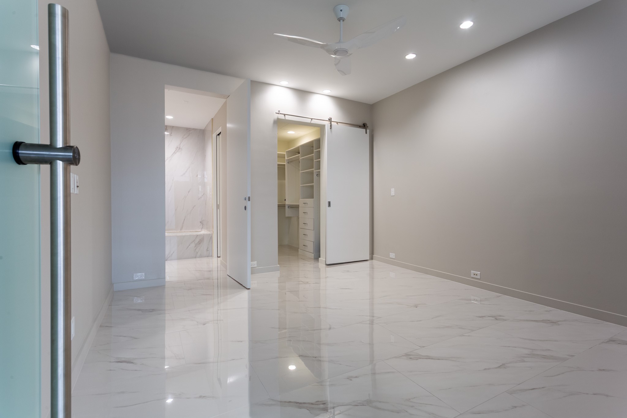 2430 VICTORY PARK Lane 1806