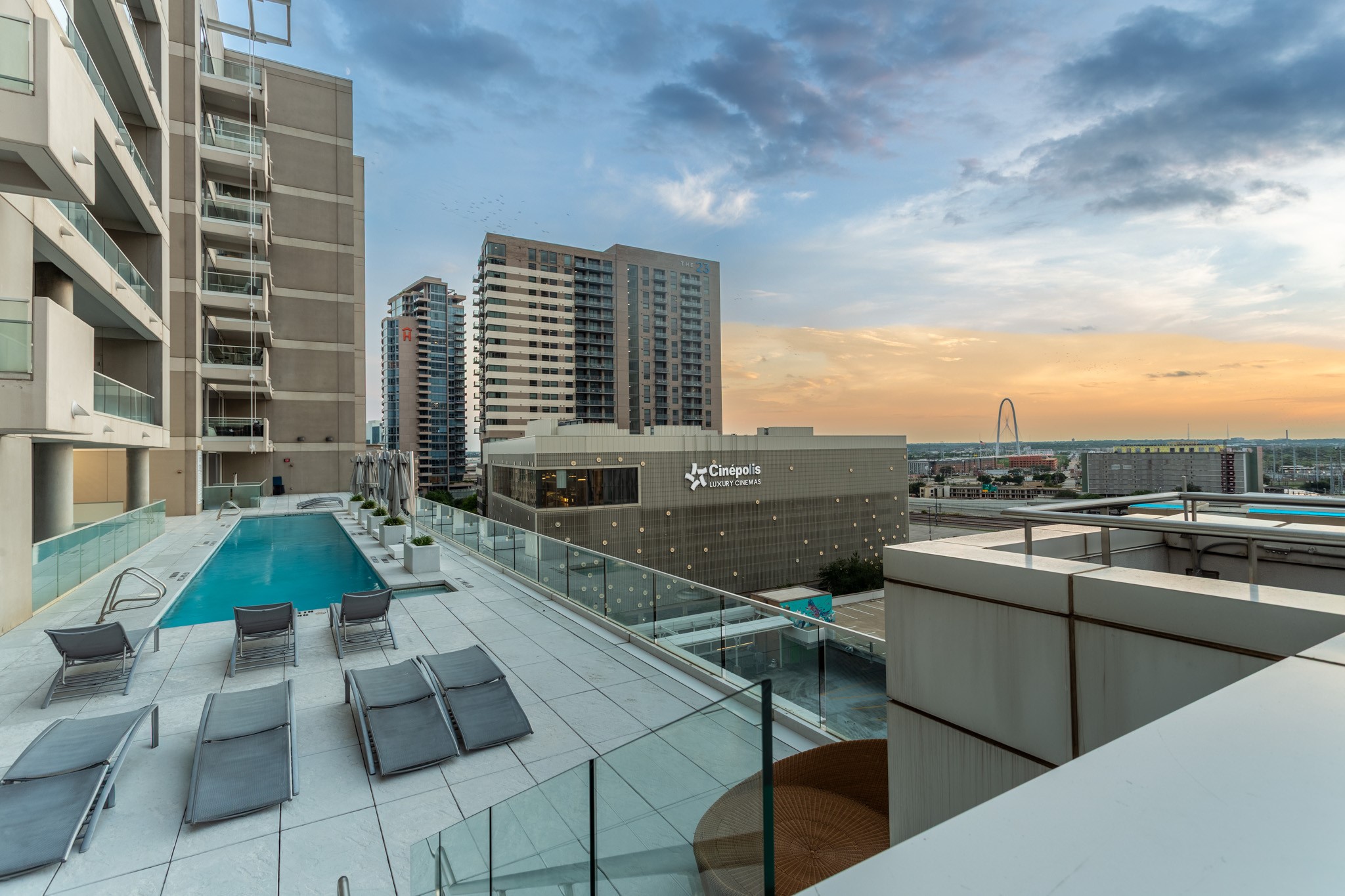 2430 VICTORY PARK Lane 1806