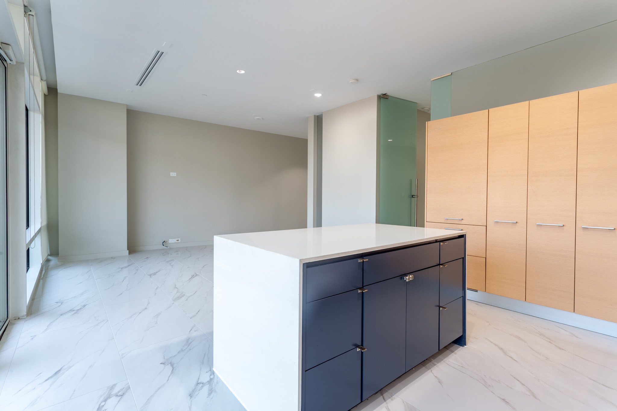 2430 VICTORY PARK Lane 1806