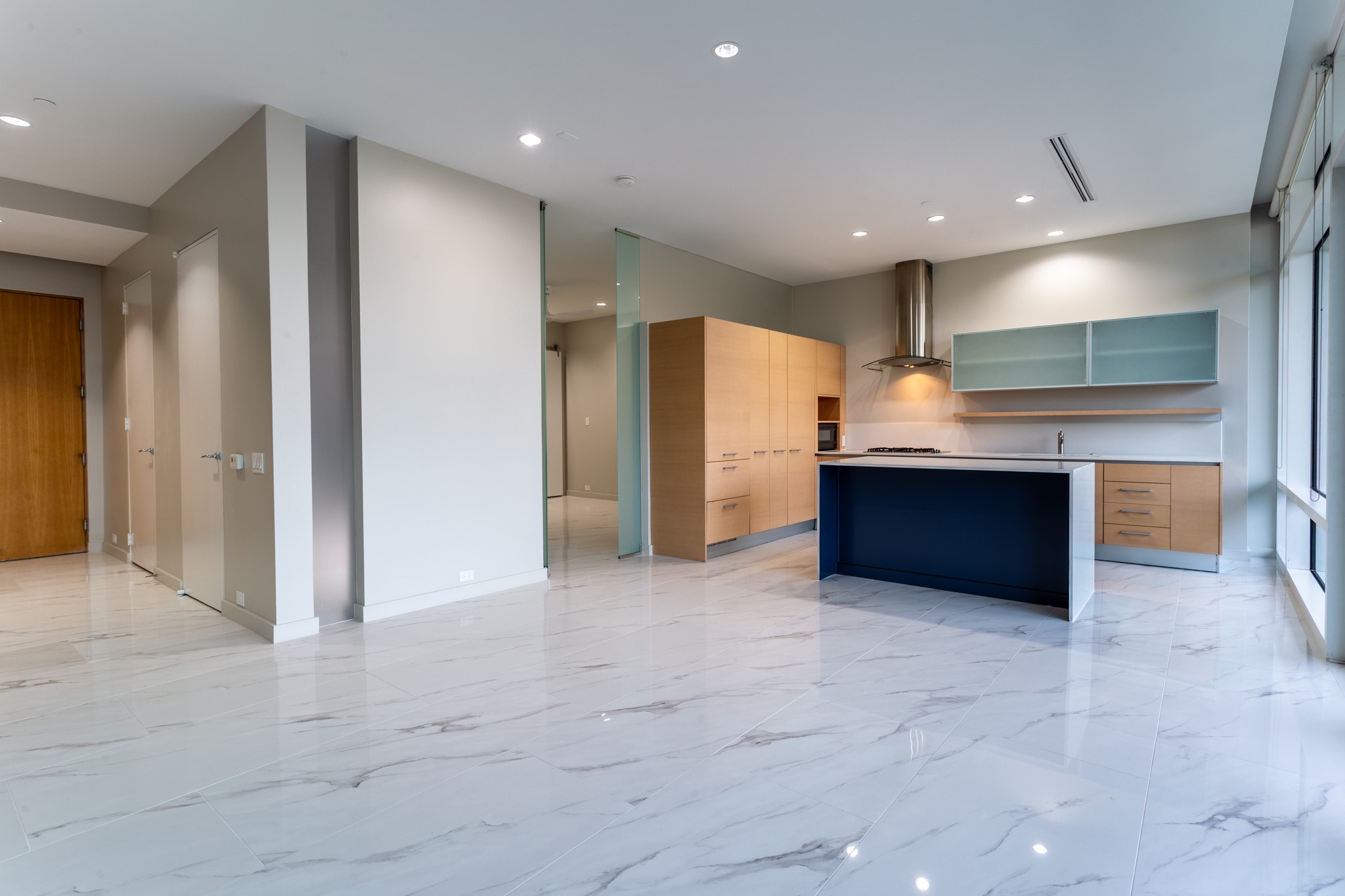 2430 VICTORY PARK Lane 1806