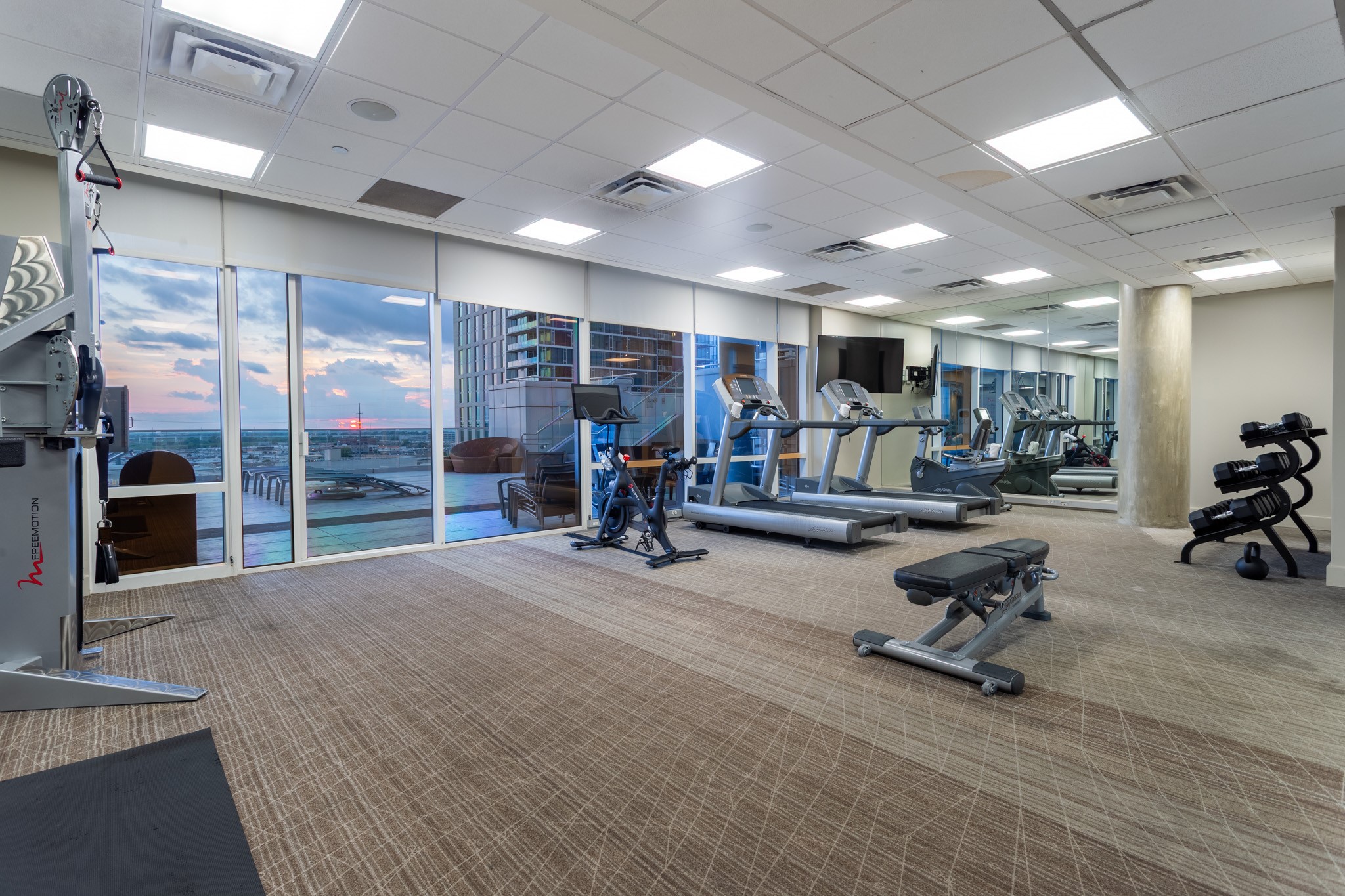 2430 VICTORY PARK Lane 1806