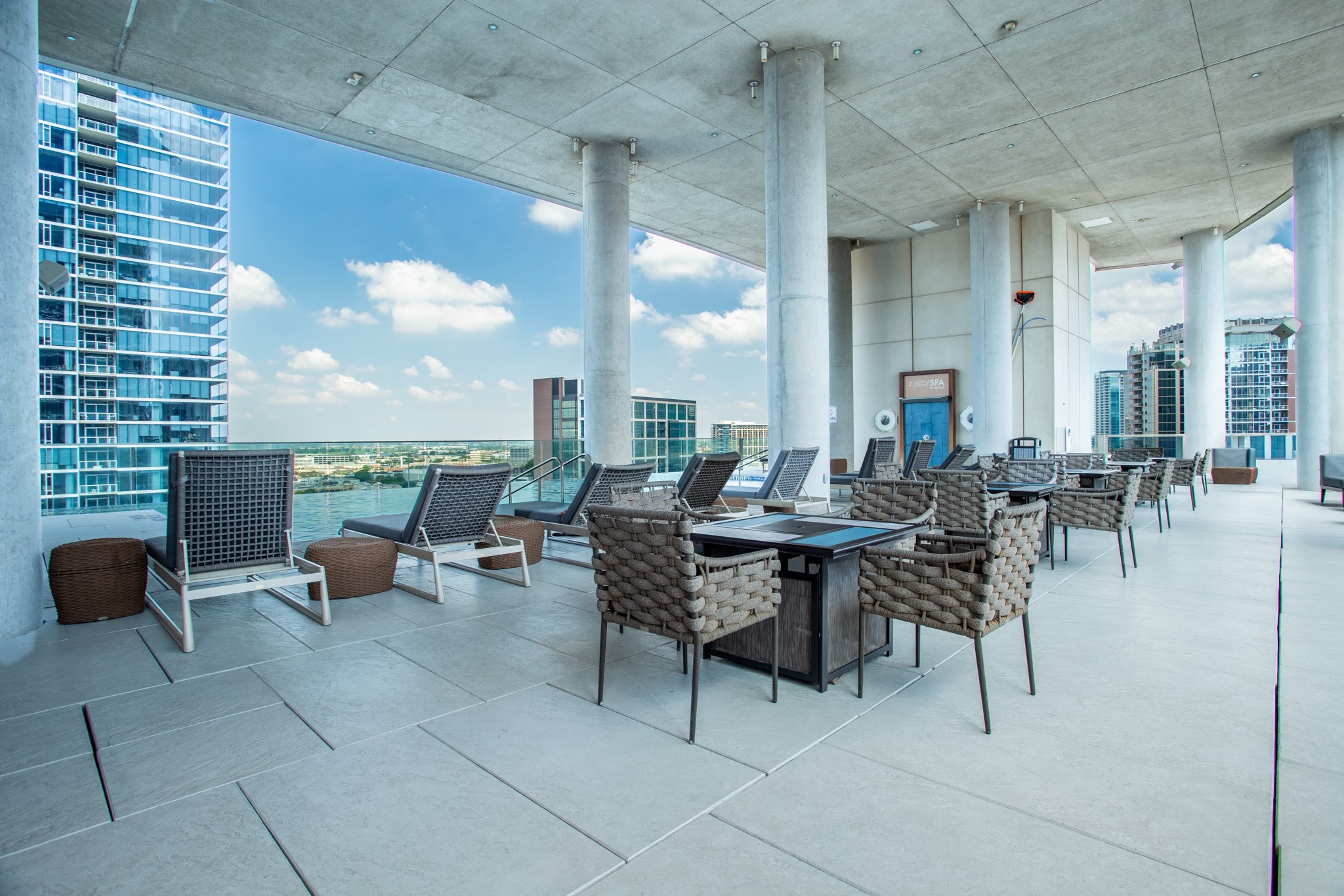 2430 VICTORY PARK Lane 1806