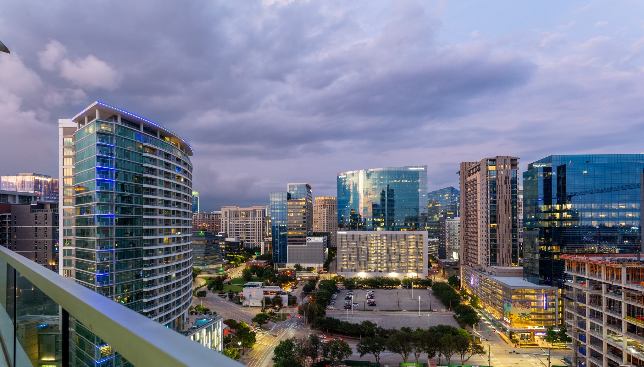 2430 VICTORY PARK Lane 1806