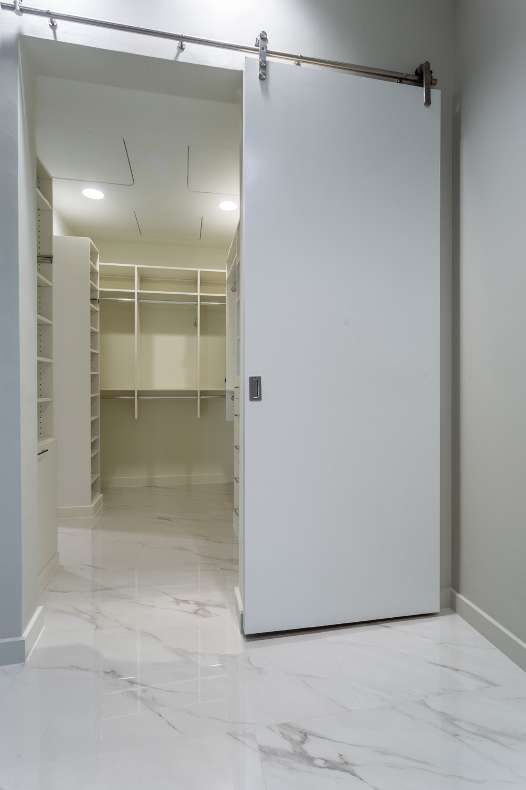 2430 VICTORY PARK Lane 1806