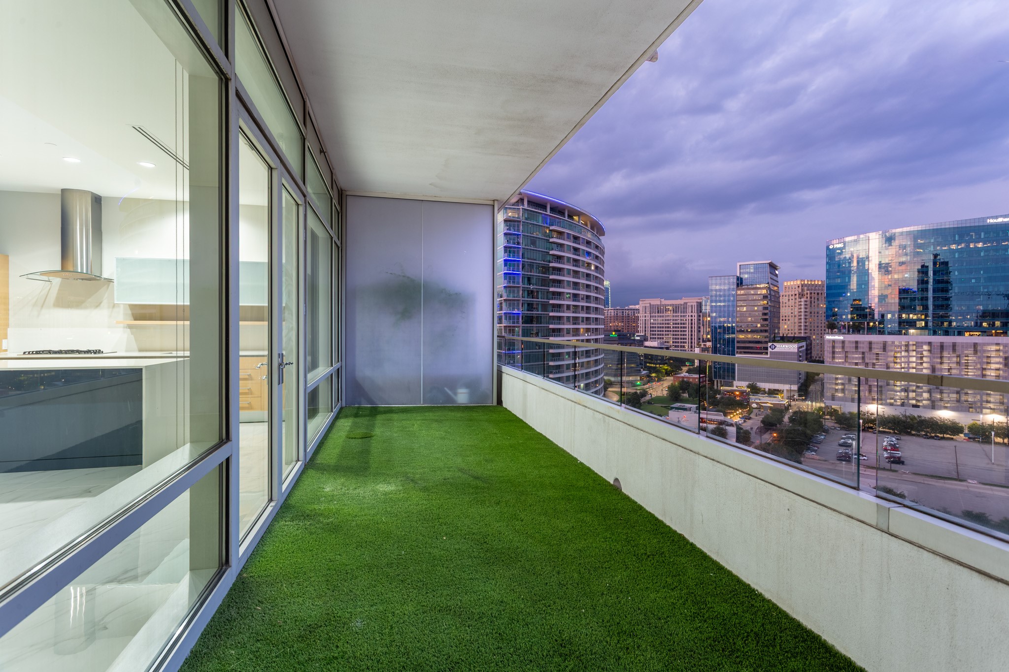 2430 VICTORY PARK Lane 1806