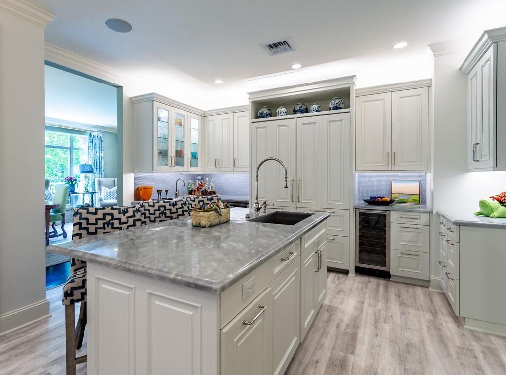 2555 N PEARL Street 201