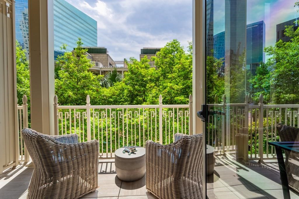 2555 N PEARL Street 201