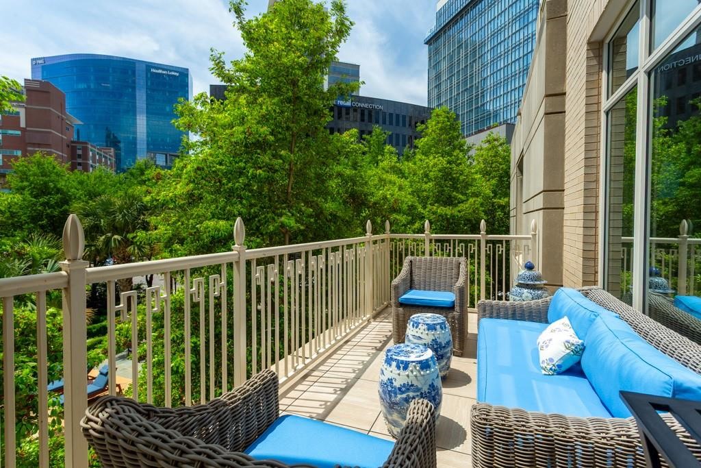 2555 N PEARL Street 201