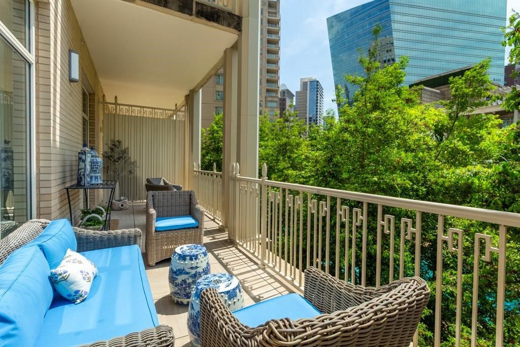 2555 N PEARL Street 201