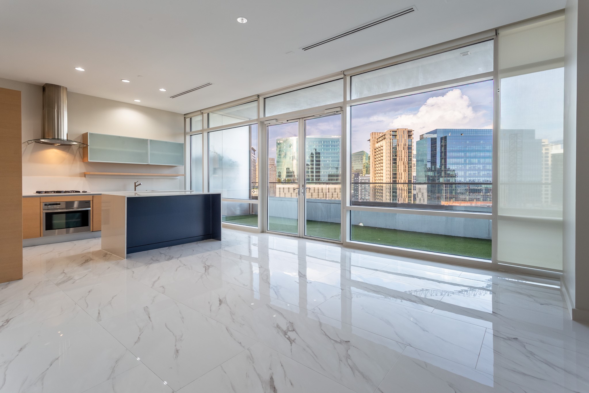2430 VICTORY PARK Lane 1806