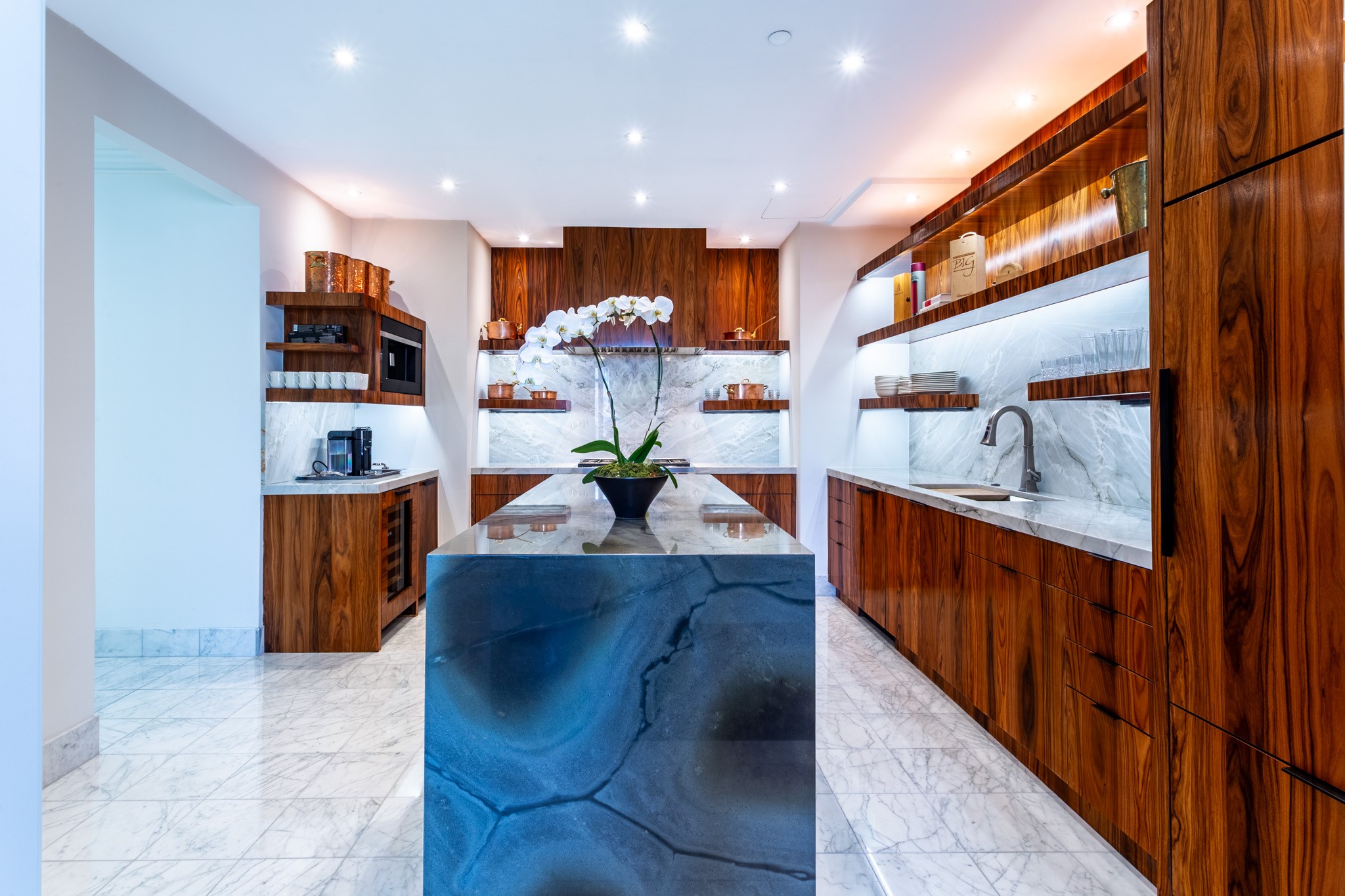 2525 N PEARL Street 1601