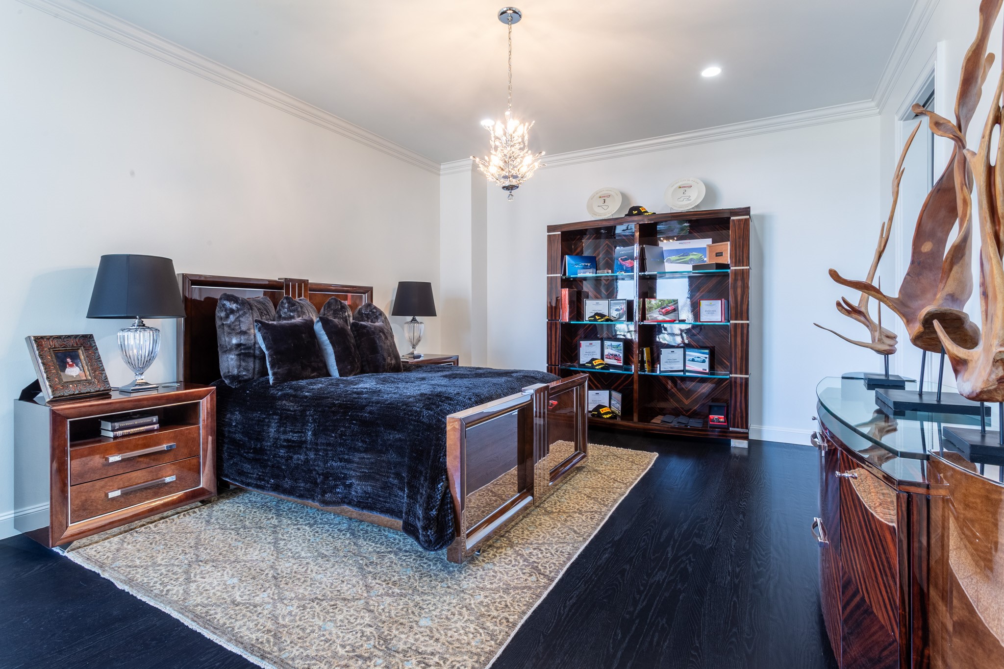 2525 N PEARL Street 1601