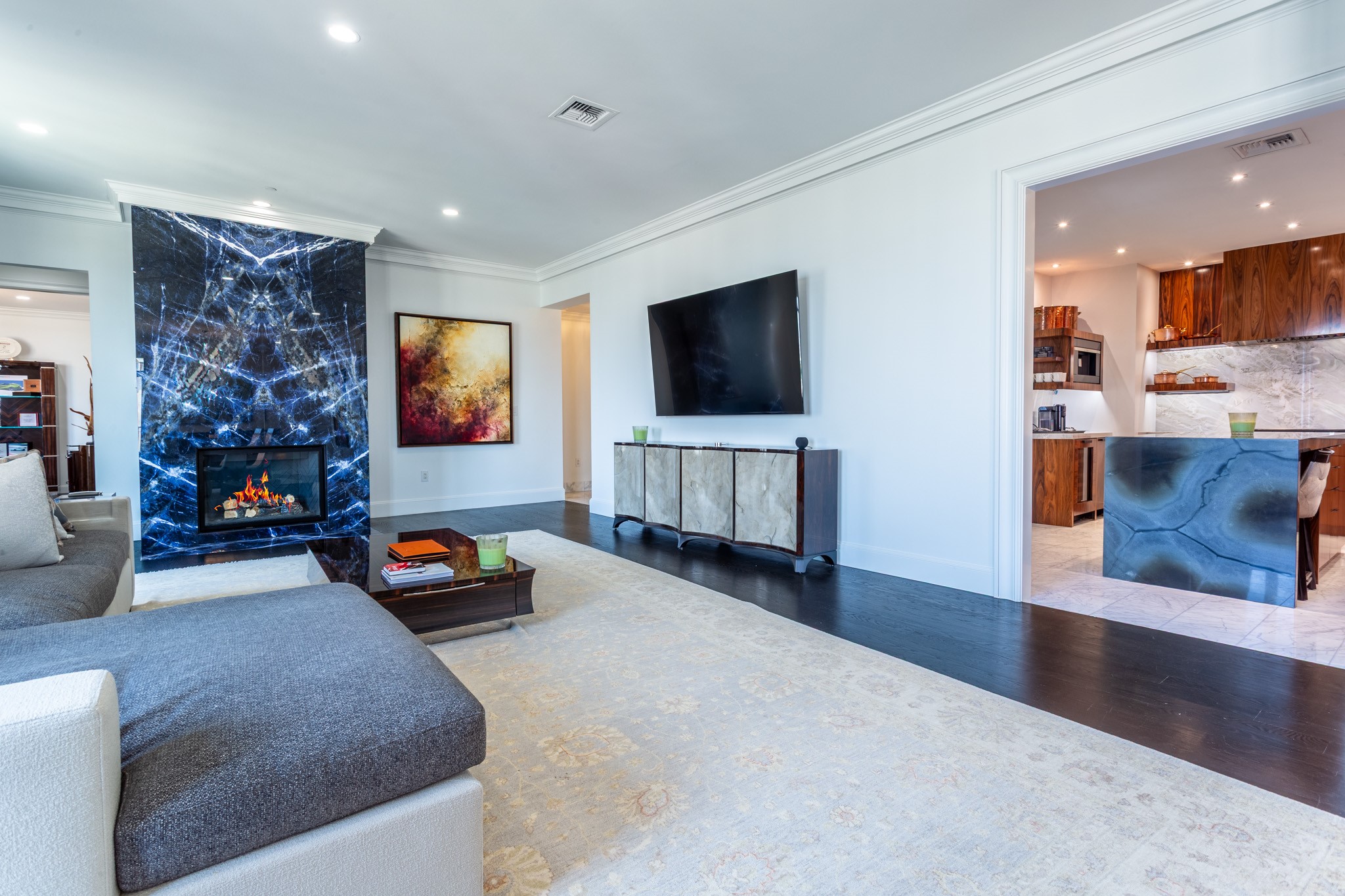 2525 N PEARL Street 1601