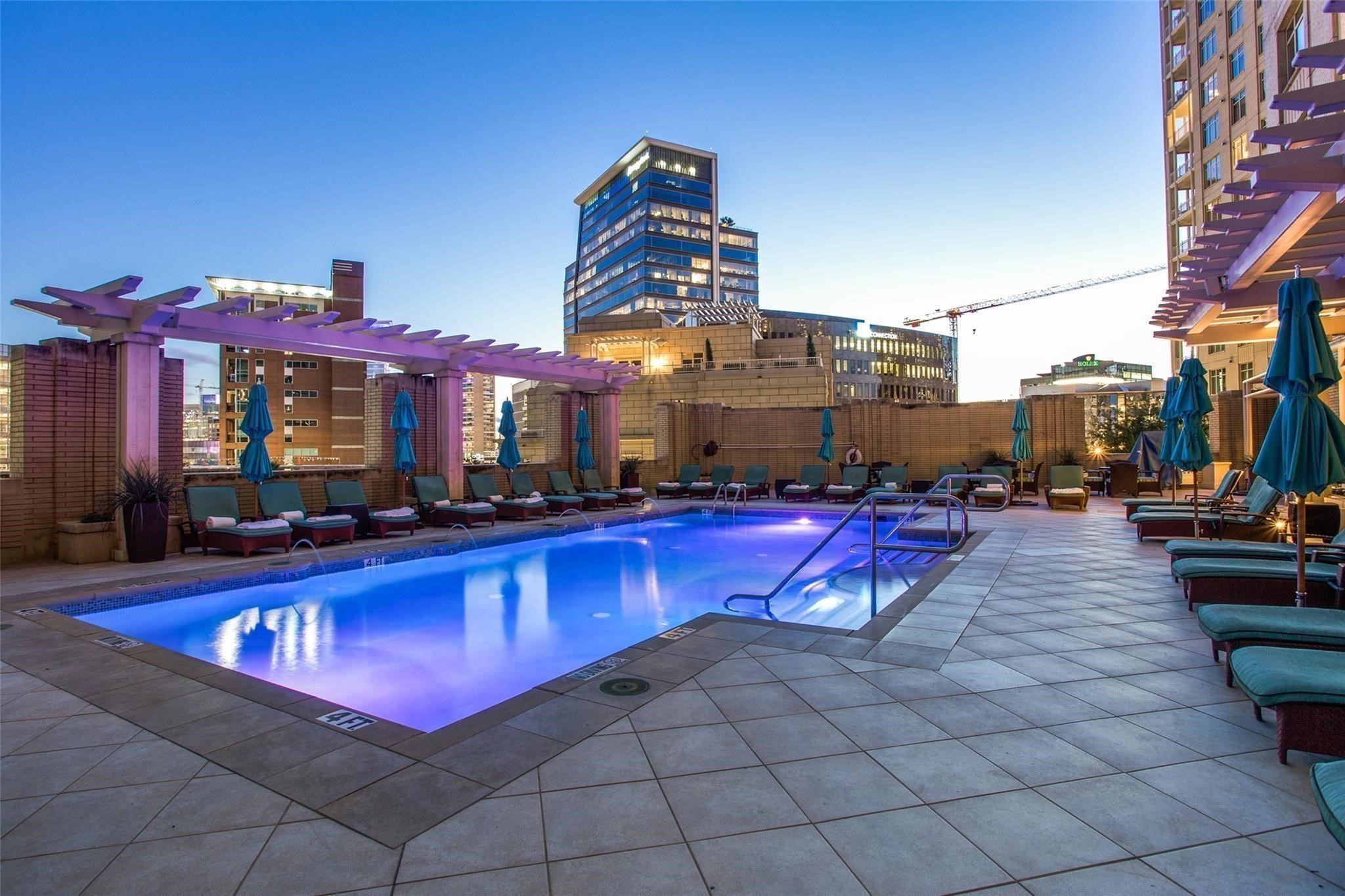 2525 N PEARL Street 1601