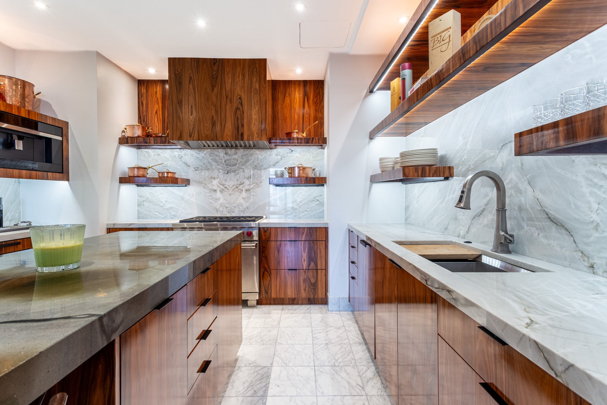 2525 N PEARL Street 1601