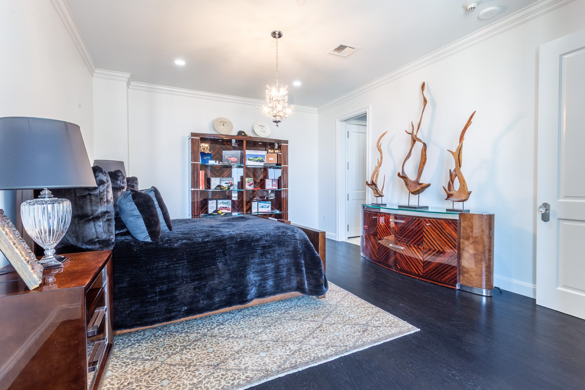 2525 N PEARL Street 1601