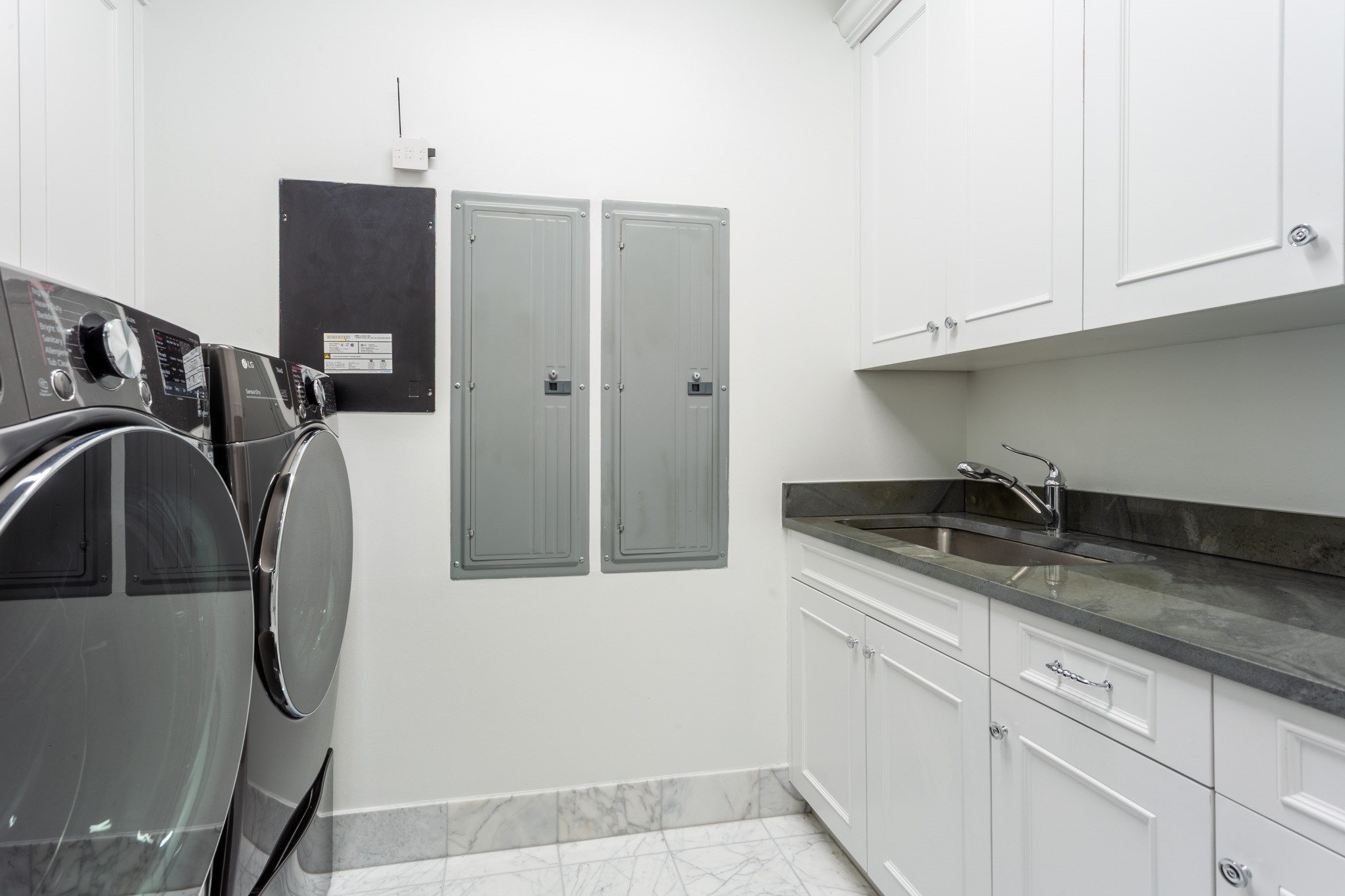 2525 N PEARL Street 1601