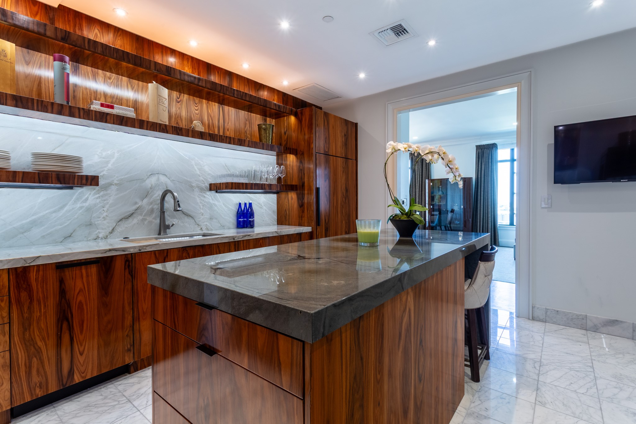 2525 N PEARL Street 1601