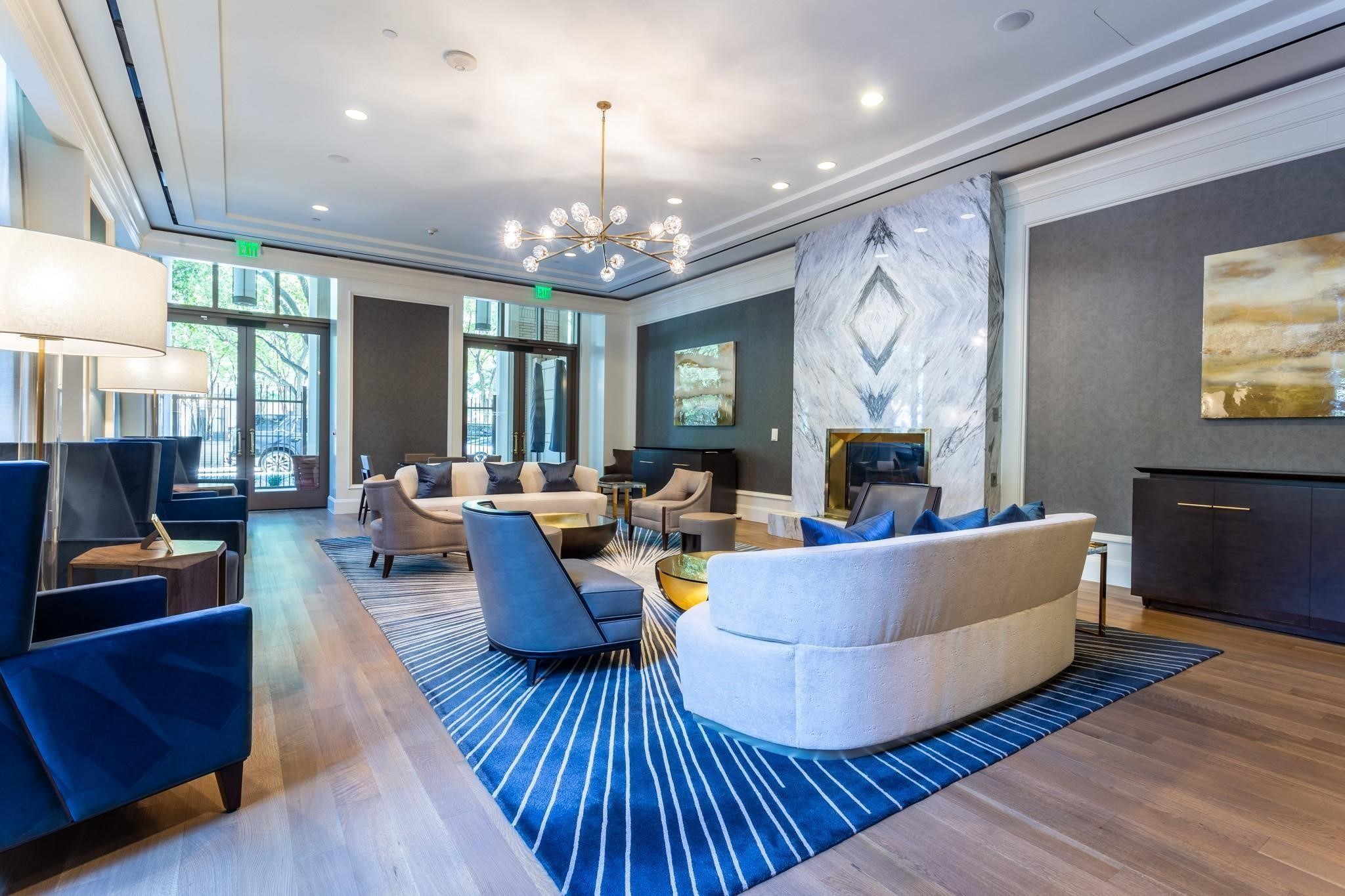 2525 N PEARL Street 1601