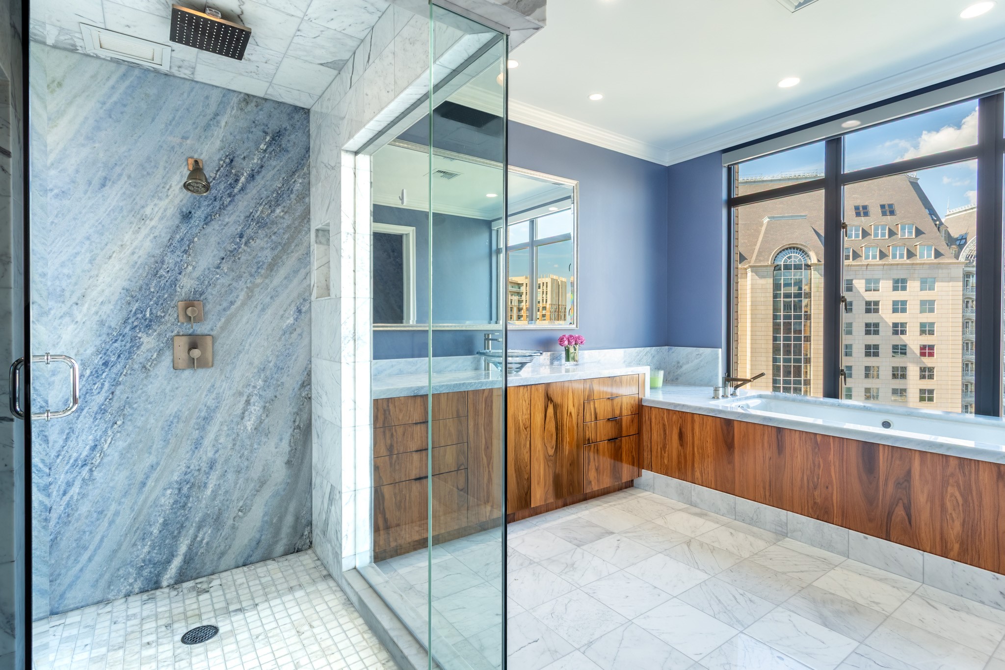 2525 N PEARL Street 1601